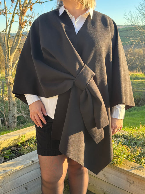 Capes noire, marron, gris ou bordeau