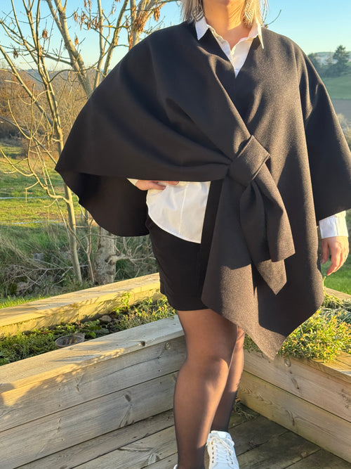 Capes noire, marron, gris ou bordeau