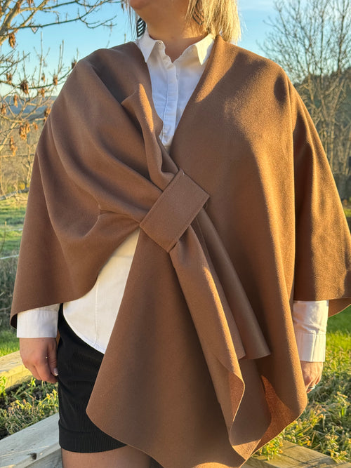 Capes noire, marron, gris ou bordeau